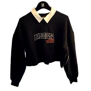 New Petals & Peacocks herbs black crop sweatshirt
